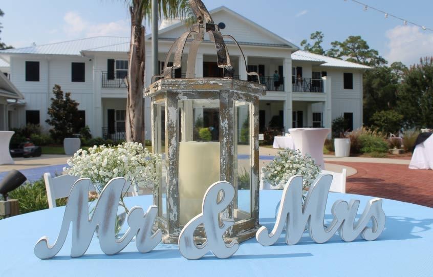 Mr and Mrs Sign Table Centerpiece